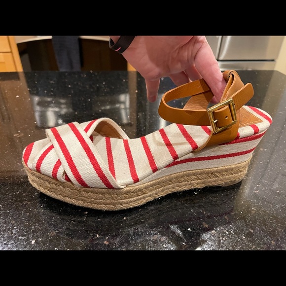 TORY BURCH 9 NAUTICAL RED WHITE CANVAS WITH LIGHT BROWN STRAPS PLATFORM SANDALS - Picture 10 of 13
